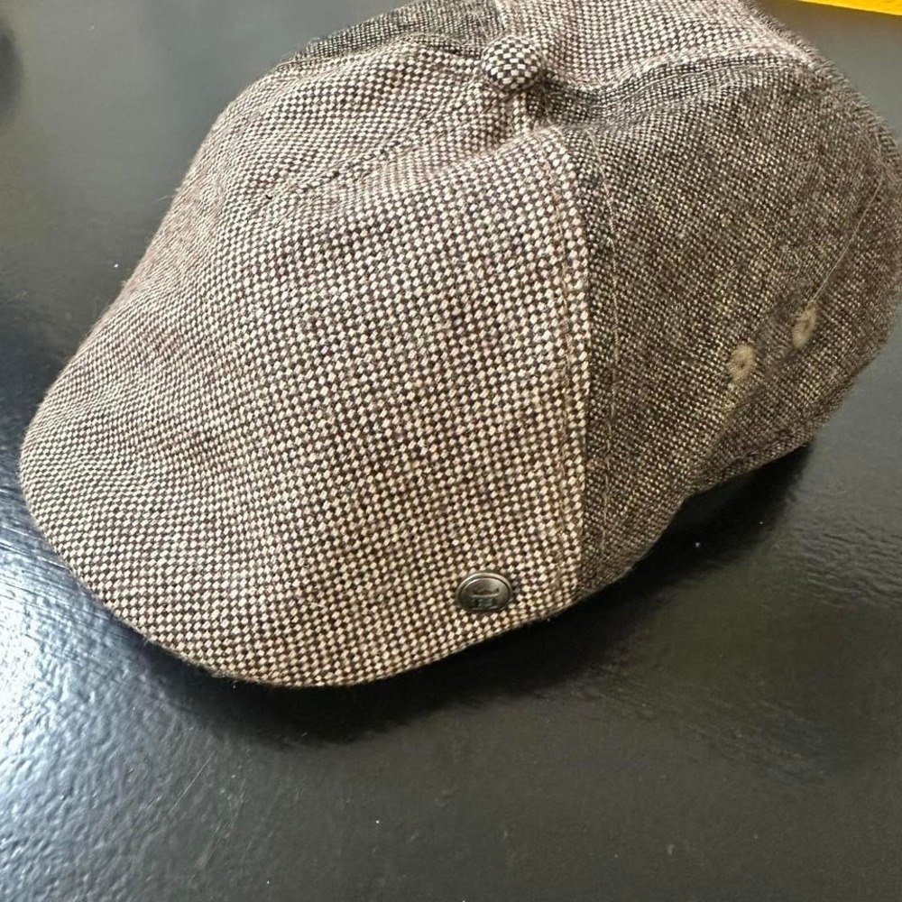 Classic brown cap with wool and viscose blend L/XL